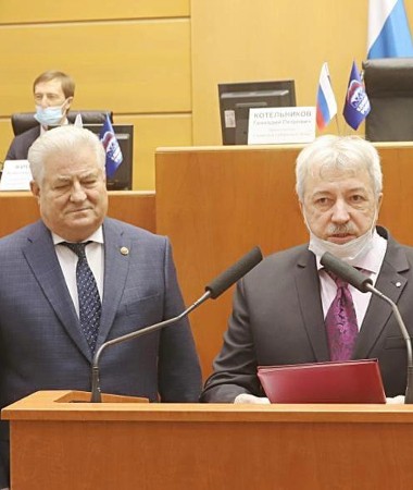 7 декабря 2021 года Председатель Самарской Губернской Думы Геннадий Котельников вручил награды областного парламента